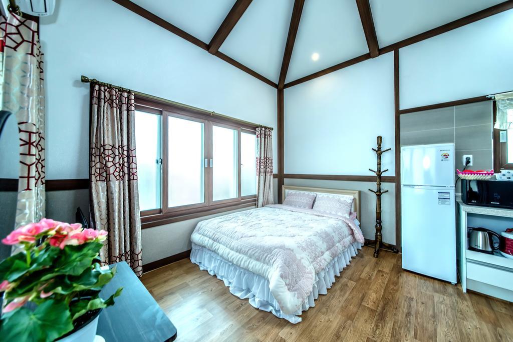 Jeju Myung House Villa ซอกวีโพ ภายนอก รูปภาพ