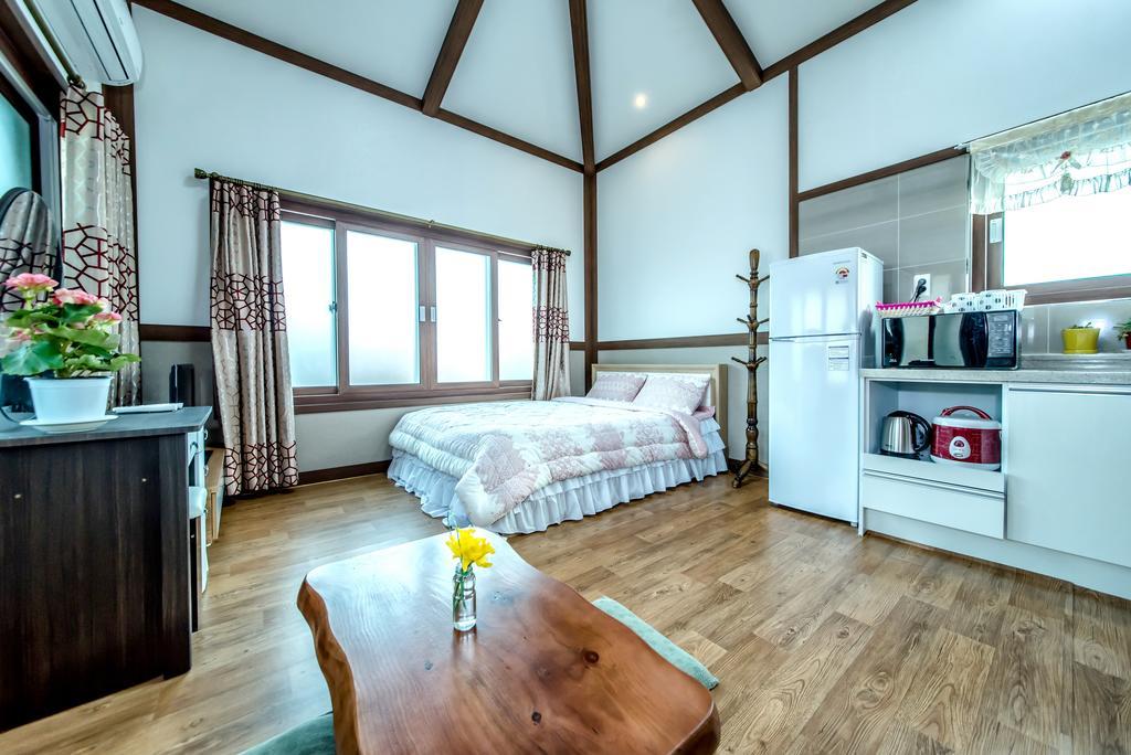 Jeju Myung House Villa ซอกวีโพ ภายนอก รูปภาพ