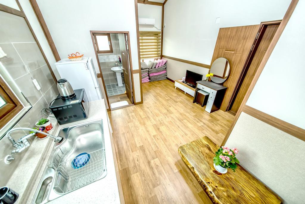 Jeju Myung House Villa ซอกวีโพ ภายนอก รูปภาพ