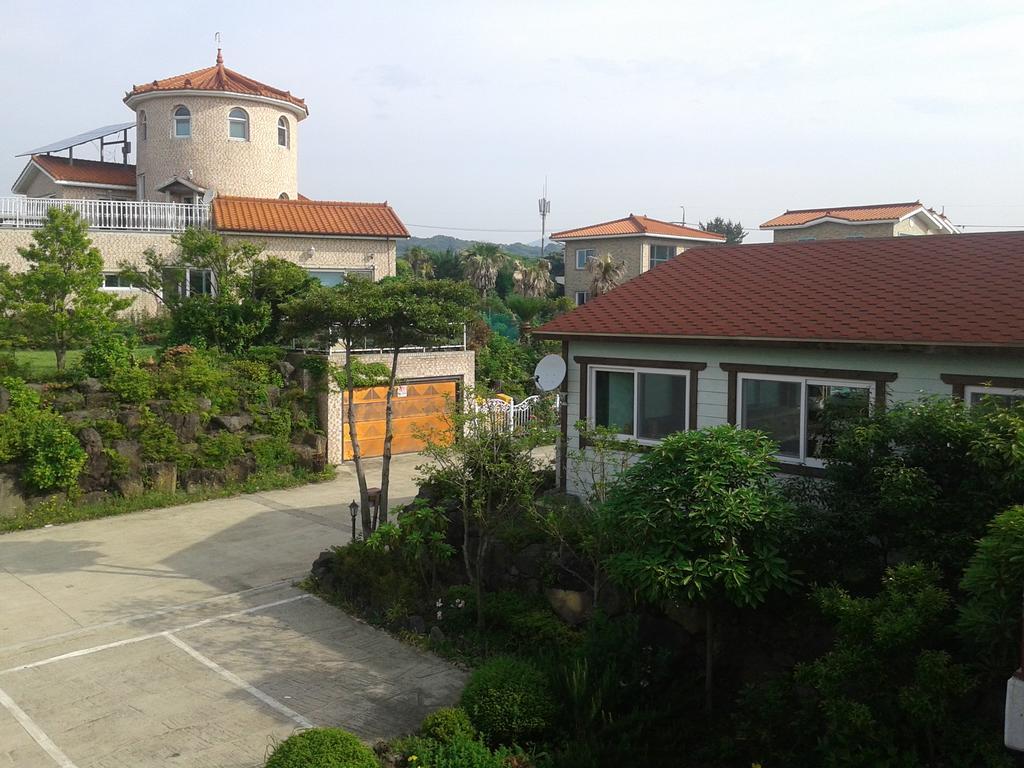 Jeju Myung House Villa ซอกวีโพ ภายนอก รูปภาพ