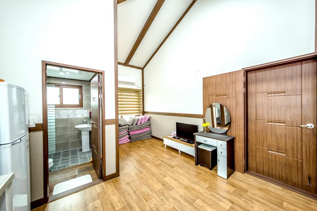 Jeju Myung House Villa ซอกวีโพ ภายนอก รูปภาพ