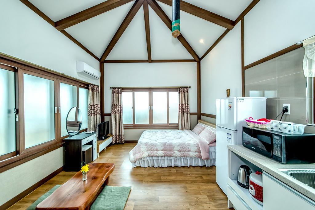 Jeju Myung House Villa ซอกวีโพ ภายนอก รูปภาพ